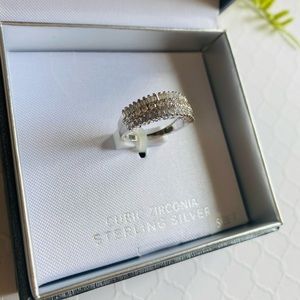 ❤️Enhance your style with this  cubic zirconia triple-row ring.❤️